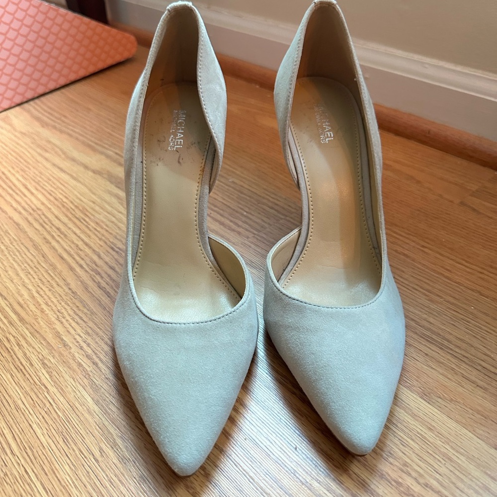 Michael Kors Cream Pointed-Toe Heels Classic Design